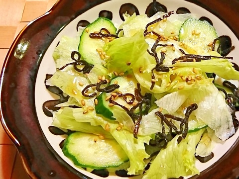 きゅうりとレタスの簡単塩昆布サラダ
